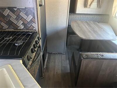 2018 Palomino Puma 30-DB   - Photo 10 - Liberty, TX 77575