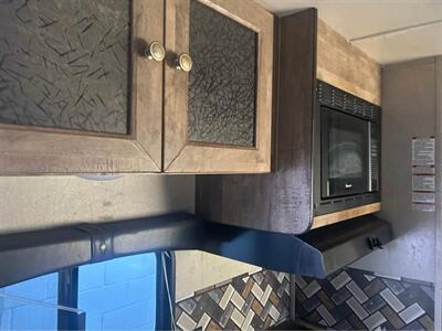 2018 Palomino Puma 30-DB   - Photo 8 - Liberty, TX 77575