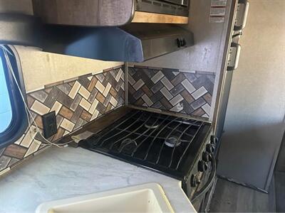 2018 Palomino Puma 30-DB   - Photo 9 - Liberty, TX 77575