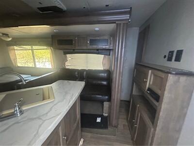 2018 Palomino Puma 30-DB   - Photo 13 - Liberty, TX 77575