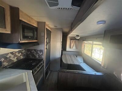 2018 Palomino Puma 30-DB   - Photo 11 - Liberty, TX 77575