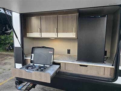 2022 Grand Design RV Imagine 3250BH - Photo 4 - Liberty, TX 77575
