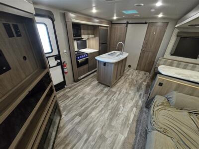 2022 Grand Design RV Imagine 3250BH - Photo 5 - Liberty, TX 77575