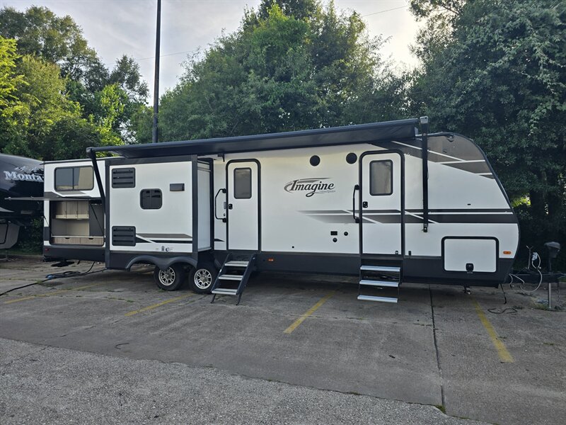 2022 Grand Design RV Imagine 3250BH   - Photo 1 - Liberty, TX 77575
