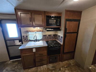 2015 Forest River Surveyor SC294QBLE   - Photo 8 - Liberty, TX 77575