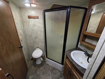 2012 Keystone Montana 295RKD   - Photo 18 - Liberty, TX 77575