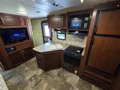 2015 Winnebago Minnie 2201DS   - Photo 7 - Liberty, TX 77575