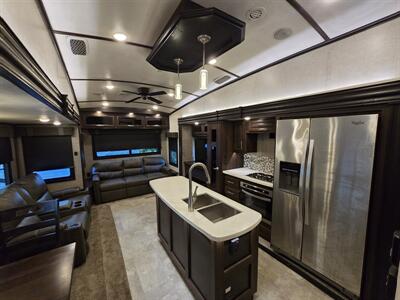 2018 Jayco North Point 377RLBH   - Photo 21 - Liberty, TX 77575