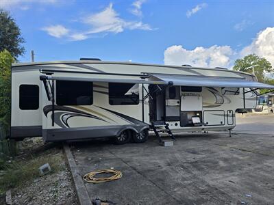 2018 Jayco North Point 377RLBH   - Photo 16 - Liberty, TX 77575