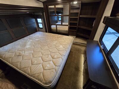 2018 Jayco North Point 377RLBH   - Photo 29 - Liberty, TX 77575