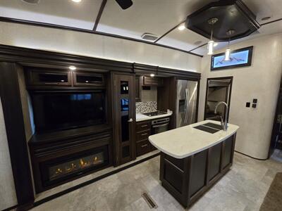 2018 Jayco North Point 377RLBH   - Photo 23 - Liberty, TX 77575