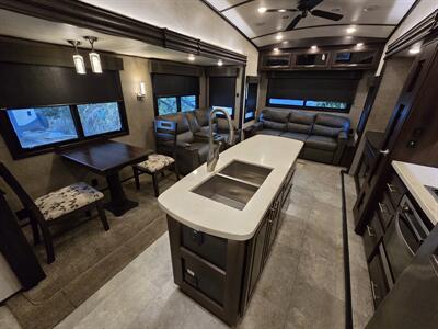 2018 Jayco North Point 377RLBH   - Photo 22 - Liberty, TX 77575