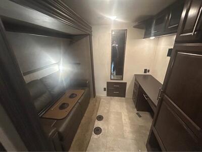 2018 Jayco North Point 377RLBH   - Photo 10 - Liberty, TX 77575