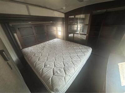 2018 Jayco North Point 377RLBH   - Photo 6 - Liberty, TX 77575