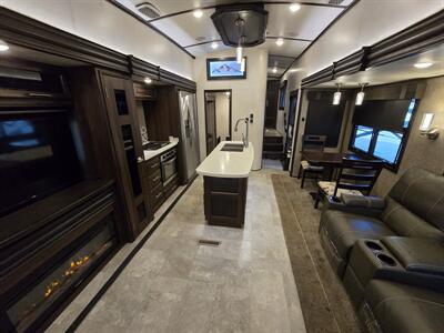 2018 Jayco North Point 377RLBH   - Photo 24 - Liberty, TX 77575