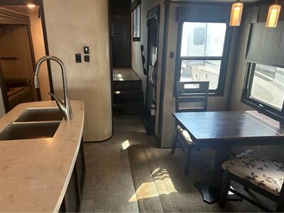 2018 Jayco North Point 377RLBH   - Photo 11 - Liberty, TX 77575