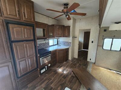 2014 Forest River Wildwood 356QB   - Photo 5 - Liberty, TX 77575