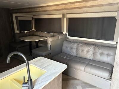 2021 Forest River Wildwood 282QBXL   - Photo 7 - Liberty, TX 77575