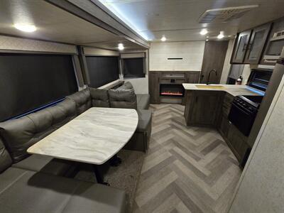 2021 Forest River Wildwood 282QBXL   - Photo 17 - Liberty, TX 77575