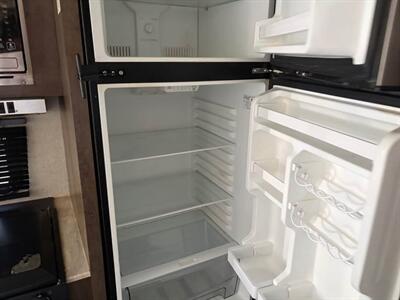 2021 Forest River Wildwood 282QBXL   - Photo 5 - Liberty, TX 77575