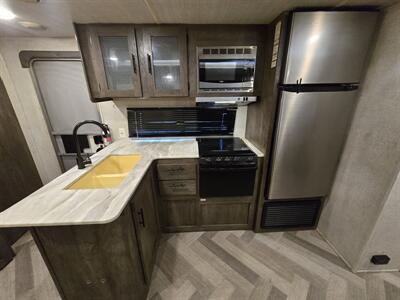 2021 Forest River Wildwood 282QBXL   - Photo 19 - Liberty, TX 77575