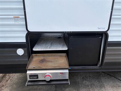 2021 Forest River Wildwood 282QBXL   - Photo 8 - Liberty, TX 77575