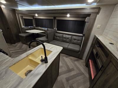 2021 Forest River Wildwood 282QBXL   - Photo 15 - Liberty, TX 77575