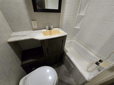 2021 Forest River Wildwood 282QBXL   - Photo 20 - Liberty, TX 77575