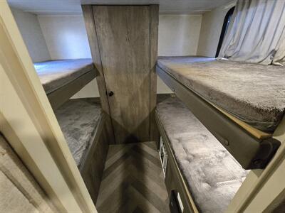 2021 Forest River Wildwood 282QBXL   - Photo 18 - Liberty, TX 77575