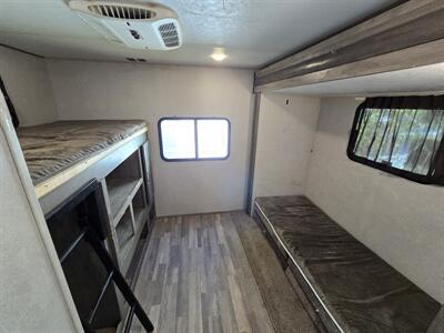 2019 Forest River Vibe 31 BH   - Photo 7 - Liberty, TX 77575