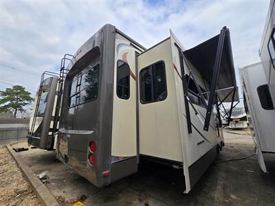 2013 Jayco Pinnacal 36REQS   - Photo 3 - Liberty, TX 77575