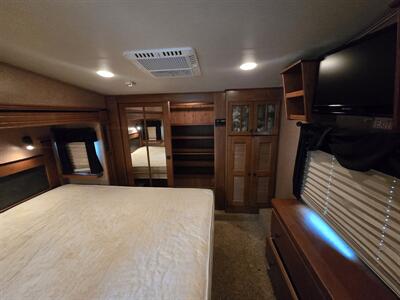 2013 Jayco Pinnacal 36REQS   - Photo 9 - Liberty, TX 77575