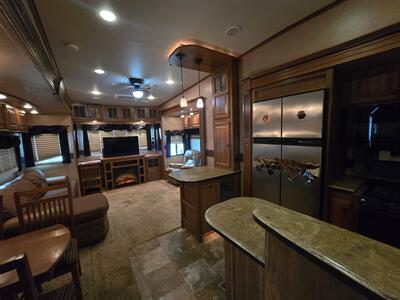 2013 Jayco Pinnacal 36REQS   - Photo 2 - Liberty, TX 77575