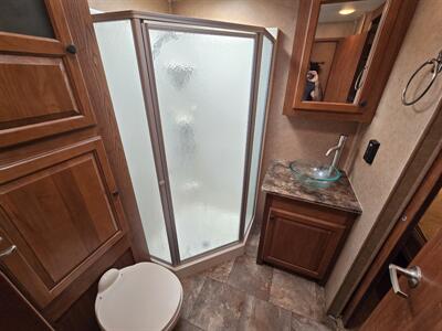 2013 Jayco Pinnacal 36REQS   - Photo 8 - Liberty, TX 77575
