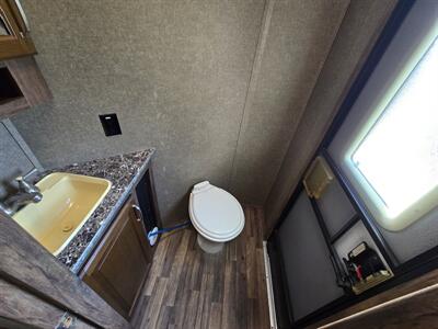 2016 Keystone Avalanche 391TG   - Photo 10 - Liberty, TX 77575