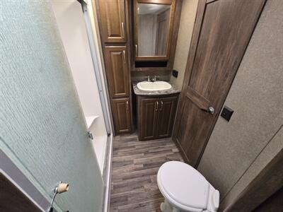 2016 Keystone Avalanche 391TG   - Photo 11 - Liberty, TX 77575