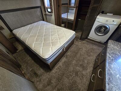 2016 Keystone Avalanche 391TG   - Photo 15 - Liberty, TX 77575