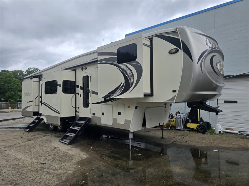 2018 Palomino Columbus F386FK  