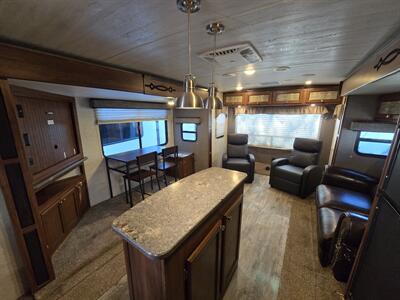 2017 Heartland Mallard M325   - Photo 4 - Liberty, TX 77575