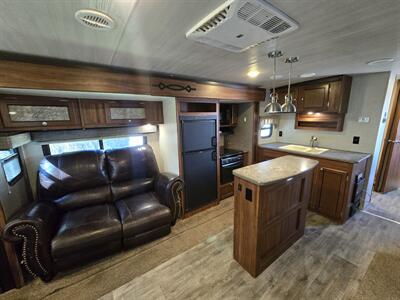 2017 Heartland Mallard M325   - Photo 5 - Liberty, TX 77575