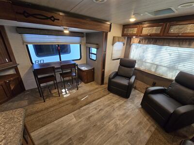 2017 Heartland Mallard M325   - Photo 6 - Liberty, TX 77575