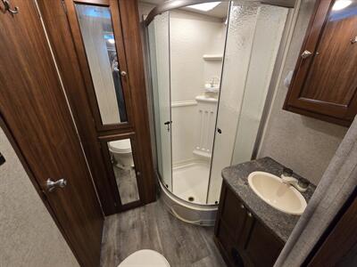 2017 Heartland Mallard M325   - Photo 9 - Liberty, TX 77575