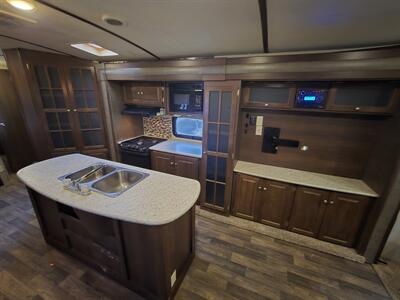 2017 Keystone Premeir 30RIPR - Photo 6 - Liberty, TX 77575