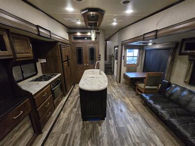 2018 Grand Design RV Reflection 367BHS - Photo 6 - Liberty, TX 77575