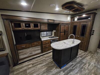2018 Grand Design RV Reflection 367BHS - Photo 5 - Liberty, TX 77575
