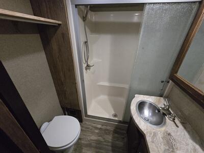 2018 Grand Design RV Reflection 367BHS - Photo 9 - Liberty, TX 77575