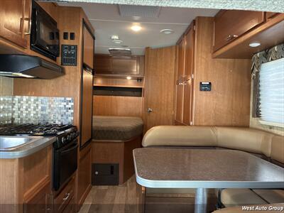 2019 Winnebago Minnie Winnie 22R   - Photo 12 - Santa Fe, NM 87507