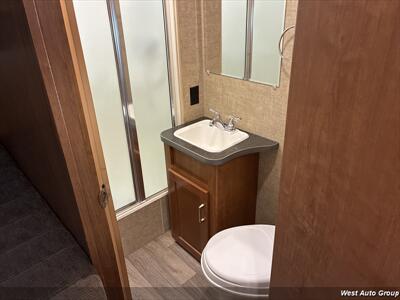 2019 Winnebago Minnie Winnie 22R   - Photo 16 - Santa Fe, NM 87507