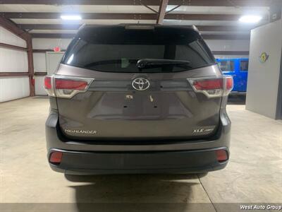 2016 Toyota Highlander XLE   - Photo 8 - Santa Fe, NM 87507