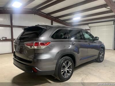 2016 Toyota Highlander XLE   - Photo 6 - Santa Fe, NM 87507